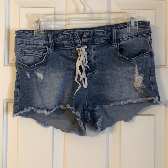 Shorts - Picture 2 of 3